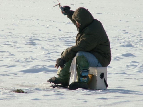 Для некоторых рыбаков зима является любимой порой года