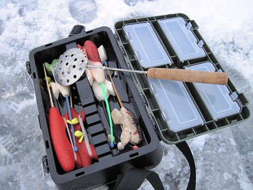 Модельный ящик для рыбалки в зимнее время