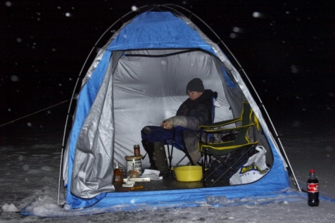 Ночная ловля зимой на льду
